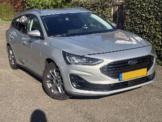 Auto incidentate Ford Focus 1.0 EcoBoost Hybrid Titanium AUTOMAAT 165PK 2024/7