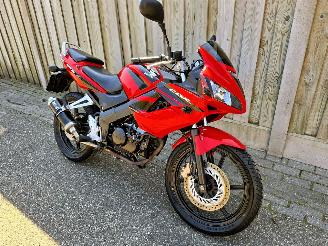 skadebil motor Honda CBR 125 R A1 rijbewijs 2009/1