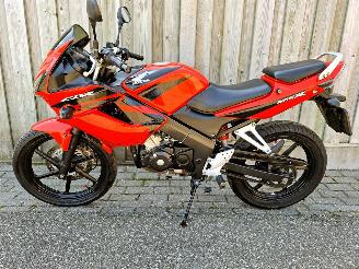 Honda CBR 125 R A1 rijbewijs picture 10