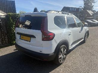 Voiture accidenté Dacia Jogger 1.0 TCe 100 ECO-G Expression 7 persoons 2025/4