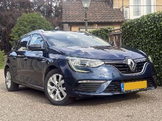 Vaurioauto  passenger cars Renault Mégane 1.3 TCe Limited 116PK 2020/7