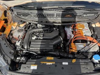 Damaged car Volkswagen Caddy Combi 1.5 TSI  HYBRIDE AUTOMAAT PLUG-INN 2025/11