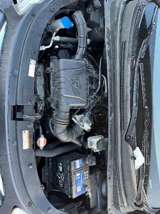 Hyundai I-10 1.1i 12V Hatchback  Benzine 1.086cc 51kW (69pk) FWD 2011-04/2013-12 (F5P4) G4HG5 picture 13