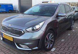 Vaurioauto  passenger cars Kia Niro 1.6 GDi H. Execut.L 2017/6