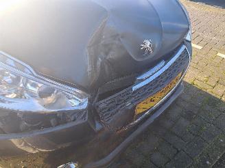 Peugeot 208 1.2 VTi Blue L. Exec picture 2