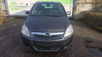 damaged passenger cars Opel Zafira Automaat 2011/7