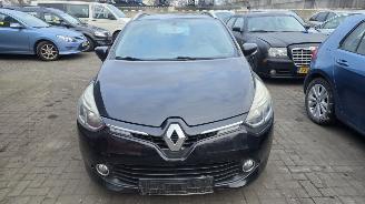 krockskadad bil auto Renault Clio 1.5 Energy dCi 90 FAP Combi/o 4Dr Diesel 1.461cc 66kW (90pk) 2014/6