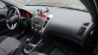 Kia Cee d 1.4 CVVT 16V Hatchback 4Dr Benzine 1.396cc 66kW (90pk) FWD 2009-09/2012-12 (EDB5PB; EDB5PD; EDB5PE) G4FA5 picture 15