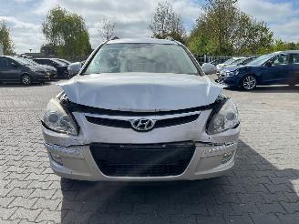 damaged passenger cars Hyundai I-30 KMHDC81DP9U023428 2009/1