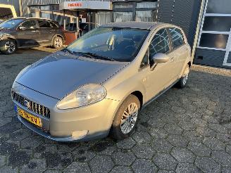 damaged passenger cars Fiat Grande Punto 1.4 Edizione 2006/9