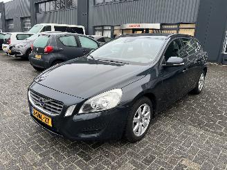 Schadeauto Volvo V-60 1.6 T3 2013/4