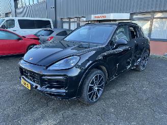 Vaurioauto  passenger cars Porsche Cayenne 3.0 E-Hybrid Platinum Edition 2023/3