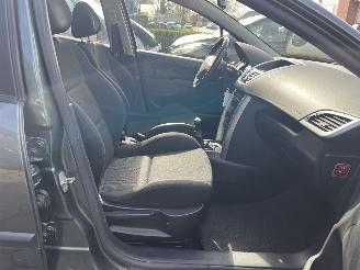 Peugeot 207 SW 1.4 16V VTI picture 22