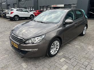 Vaurioauto  passenger cars Peugeot 308 1.2E THP BLEU LEASE 2014/9
