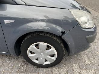 Renault Scenic 1.6-16V Privilège Comfort picture 6