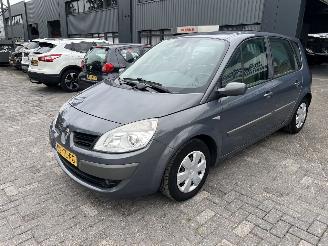 krockskadad bil auto Renault Scenic 1.6-16V Privilège Comfort 2006/10