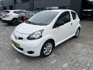 Damaged car Toyota Aygo 1.0  NOW 3-drs 2011/9