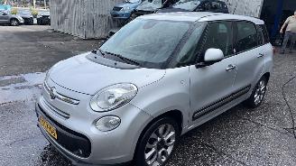Vaurioauto  passenger cars Fiat 500L 0.9 TwinAir Turbo 105 MPV  Benzine 875cc 77kW (105pk) FWD 2012-09 (199LYC) 199B6000 2013/10