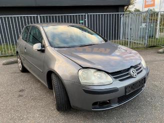 Coche siniestrado Volkswagen Golf Golf V (1K1), Hatchback, 2003 / 2010 1.4 16V 2005/2