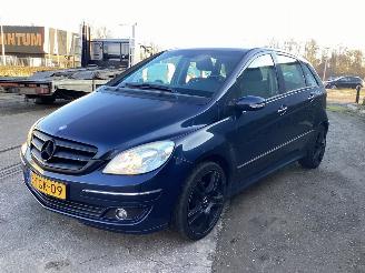 Schadeauto Mercedes B-klasse 2.0 B-200 16V Hatchback  Benzine 2.034cc 100kW (136pk) FWD 2005-03/2011-11 (245.233) M266960 2006/1