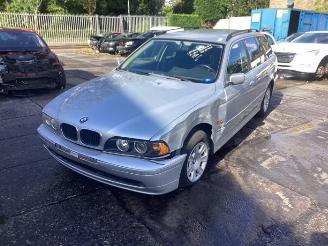 Vrakbiler auto BMW 5-serie 5 serie Touring (E39), Combi, 1996 / 2004 520i 24V 2001/4