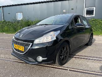 Avarii autoturisme Peugeot 208 1.4 HDi Hatchback  Diesel 1.398cc 50kW (68pk) FWD 2012-03/2019-12 (CA8HP; CC8HP) DV4C; 8HP 2013/2