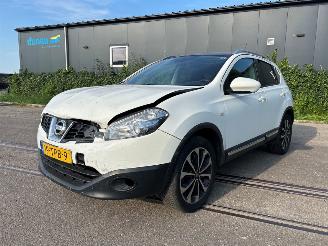 uszkodzony samochody osobowe Nissan Qashqai 1.6 16V SUV  Benzine 1.598cc 86kW (117pk) FWD 2010-11/2014-01 (J10A; J10B) HR16DE 2012/3