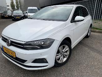 Vaurioauto  passenger cars Volkswagen Polo 1.0 12V BlueMotion Technology Hatchback 4Dr Benzine 999cc 55kW (75pk) FWD 2017-06/2021-08  CHYB 2017/11