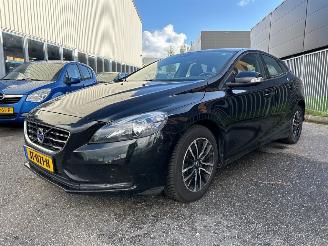 Vaurioauto  passenger cars Volvo V-40 2.0 D2 16V Hatchback 4Dr Diesel 1.969cc 88kW (120pk) FWD 2015-02/2019-08 (MV74) D4204T8; B 2015/9