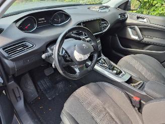 Peugeot 308 1.2 12V e-THP PureTech 130 picture 11
