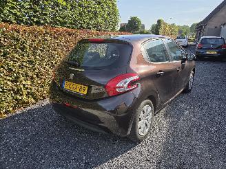 Peugeot 208  picture 5