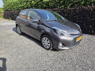 Damaged car Toyota Yaris 1.5 Full Hybrid Aspiration 2013/5