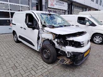 skadebil auto Peugeot Partner  2024/8