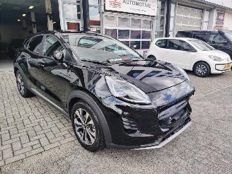 Vaurioauto  passenger cars Ford Puma Titanium Camera Stoelverwarming FULL LED 2025 20.000km 2025/10