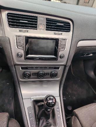 Volkswagen Golf Panoramadak climatronic 1.2 tsi picture 2