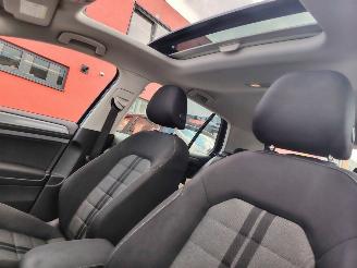 Volkswagen Golf Panoramadak climatronic 1.2 tsi picture 4