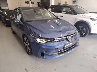 krockskadad bil auto Volkswagen Golf 1.5 Hybride 204PK! DSG PANO LEDER MASSAGE FULL 2025 15.000km 2025/9