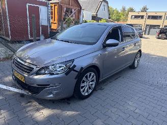 Schadeauto Peugeot 308 1.2 puretech style 2015/1