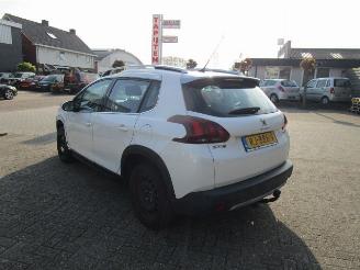 Peugeot 2008 1.2 picture 4