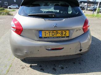 Peugeot 208 1.2 AUTOMAAT picture 6