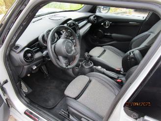 Mini Cooper 1.5 picture 7