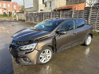 krockskadad bil auto Renault Clio 5 1.0 TCE 100 2020/6