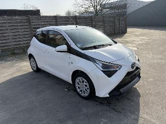 Damaged car Toyota Aygo 1.0 VVTI - 12V 2021/12