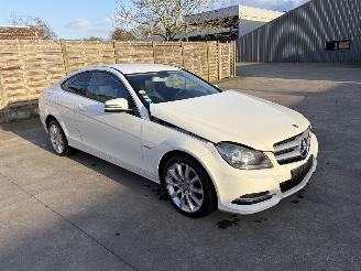krockskadad bil auto Mercedes C-klasse C220D 2012/10