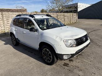 Schadeauto Dacia Duster 4x4 2017/5