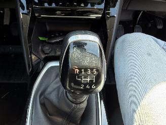 Peugeot 208  picture 10