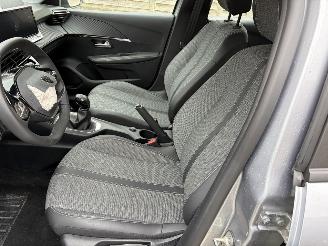 Peugeot 208  picture 8