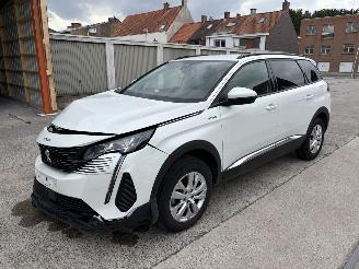 Damaged car Peugeot 5008 II 1.2I PURETECH 12V 2021/7