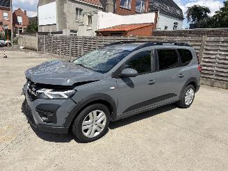 damaged passenger cars Dacia Jogger 1.6i - 16V SCE 140 E-TECH 2023/10