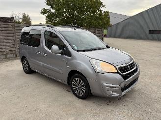 Damaged car Peugeot Partner 2 PHASE 3 1.6 BLUE HDI - 8V TURBO 2017/10